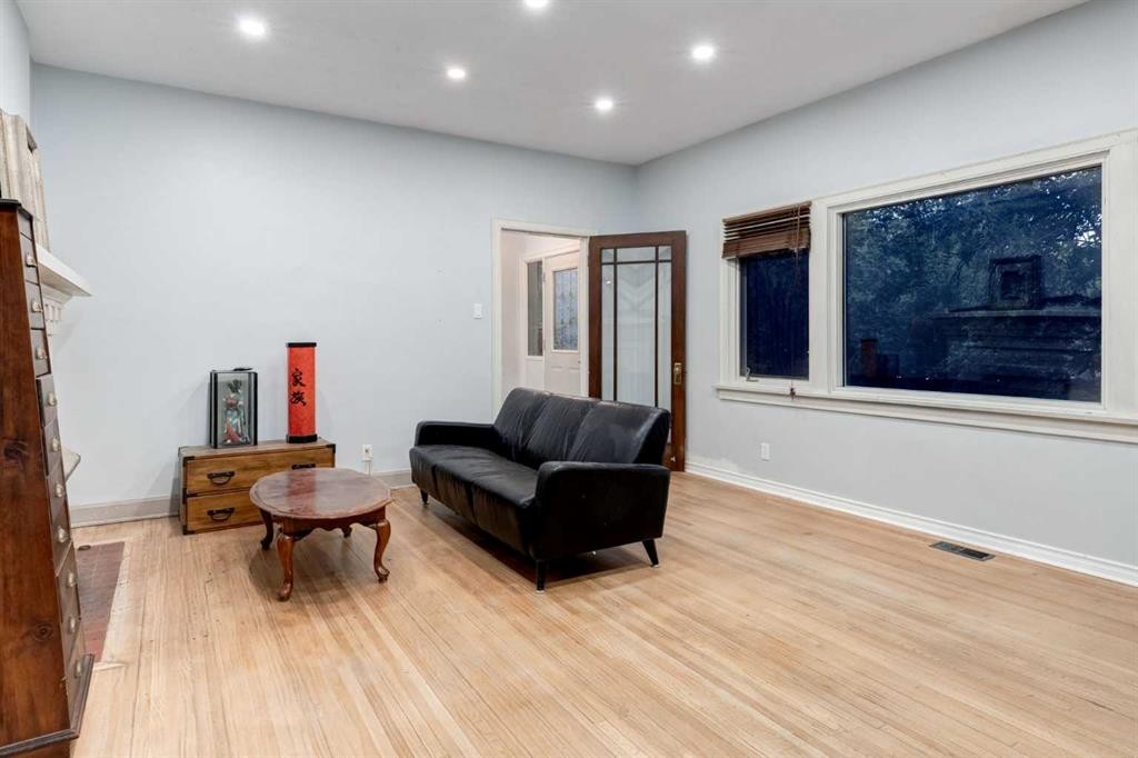 1424 Premier Way Sw, Calgary, AB - Indoor