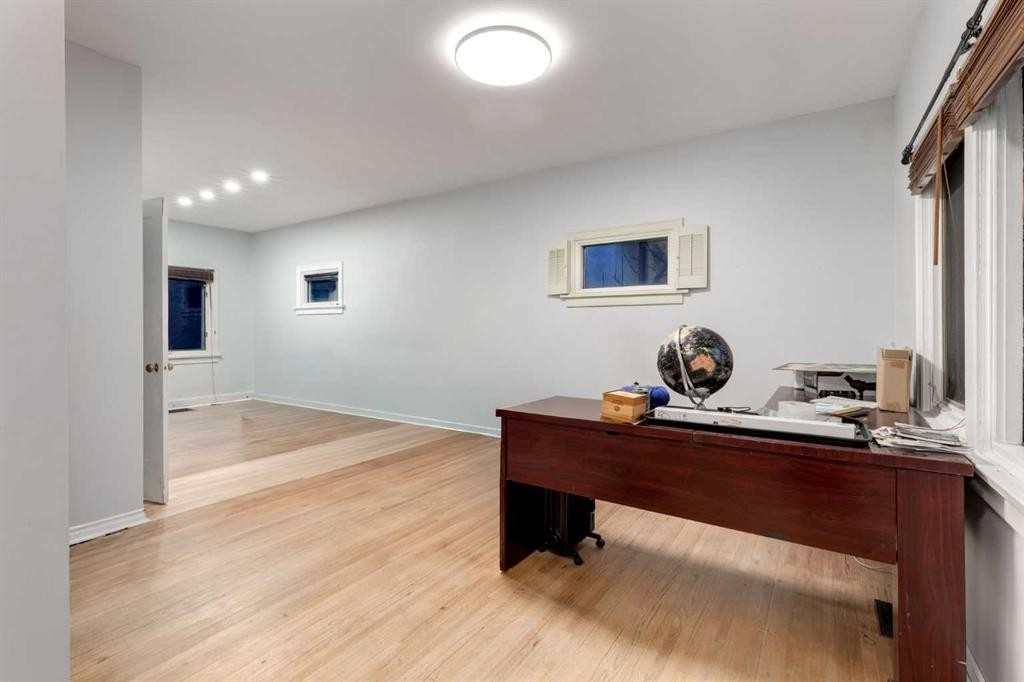 1424 Premier Way Sw, Calgary, AB - Indoor Photo Showing Other Room