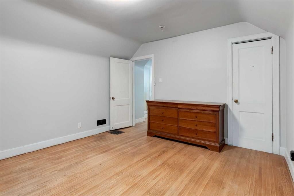 1424 Premier Way Sw, Calgary, AB - Indoor Photo Showing Other Room