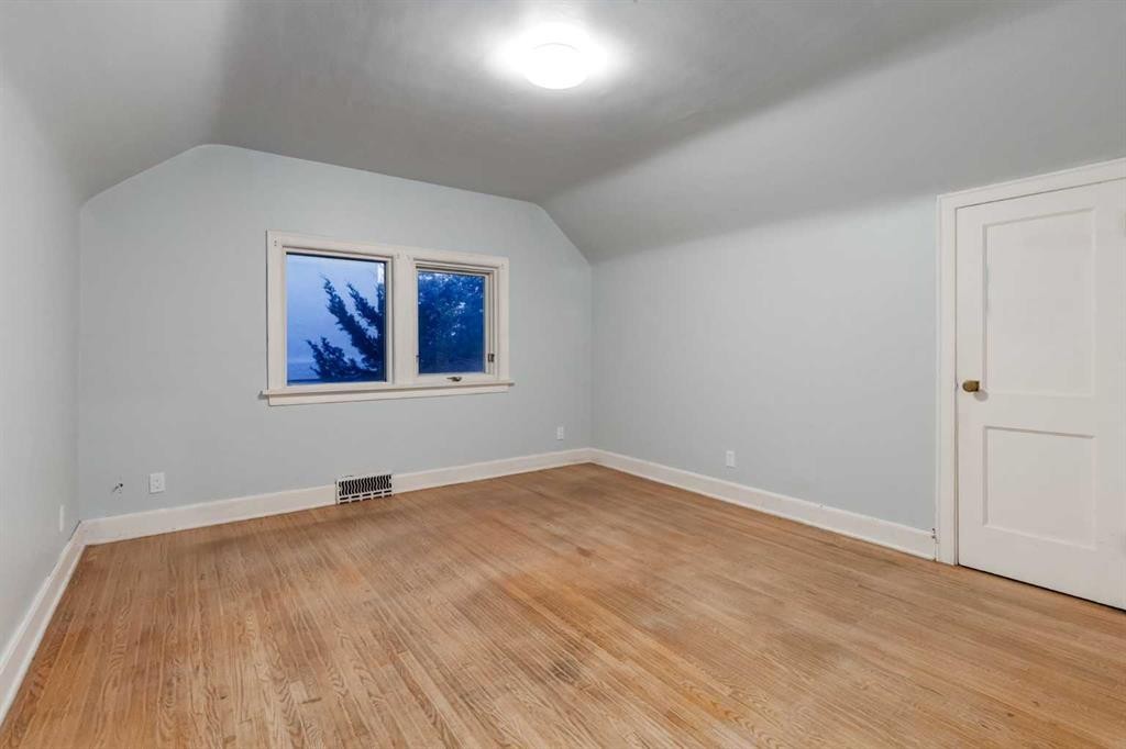 1424 Premier Way Sw, Calgary, AB - Indoor Photo Showing Other Room