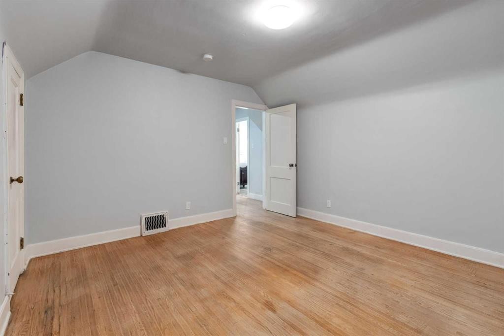 1424 Premier Way Sw, Calgary, AB - Indoor Photo Showing Other Room