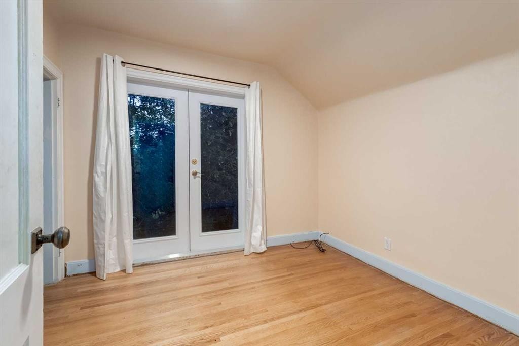 1424 Premier Way Sw, Calgary, AB - Indoor Photo Showing Other Room