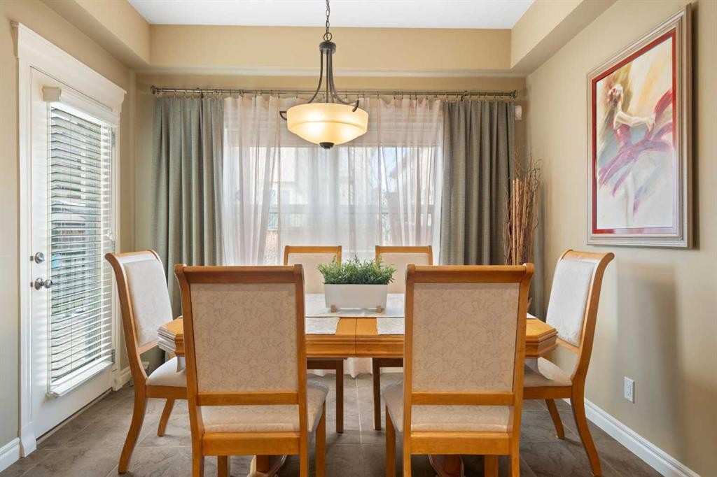 40 Bridleridge Lane Sw, Calgary, AB - Indoor Photo Showing Dining Room