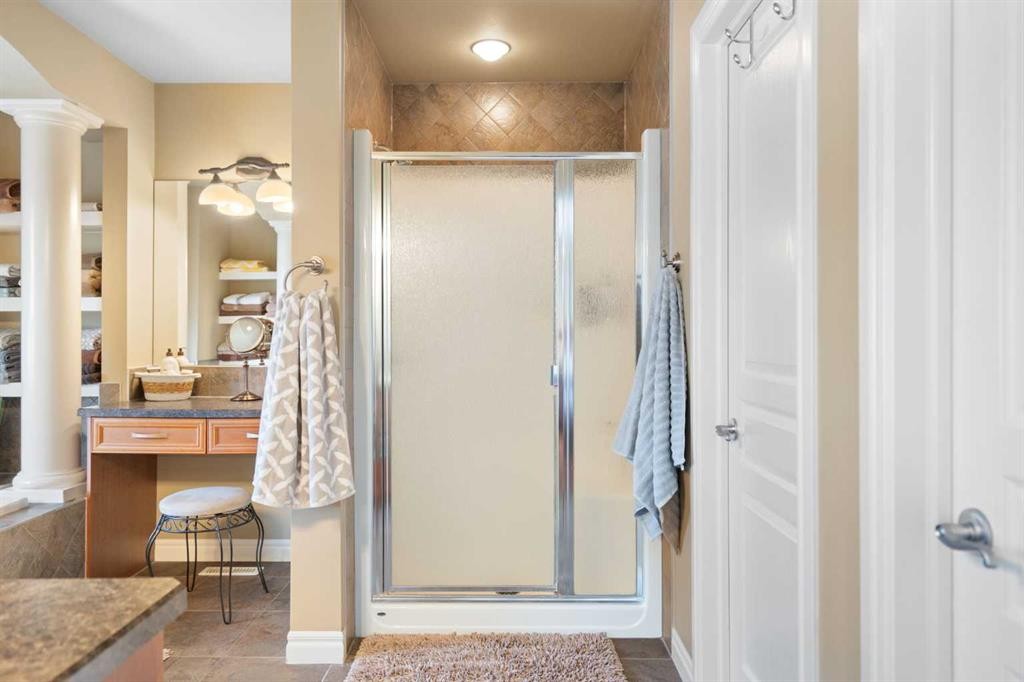 40 Bridleridge Lane Sw, Calgary, AB - Indoor Photo Showing Bathroom