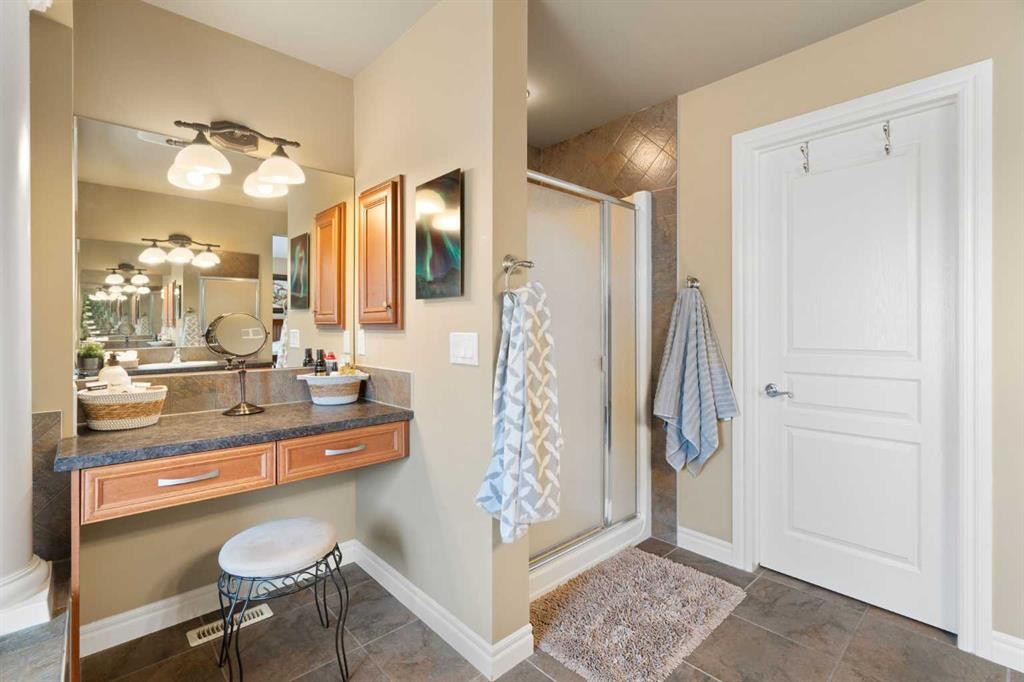 40 Bridleridge Lane Sw, Calgary, AB - Indoor