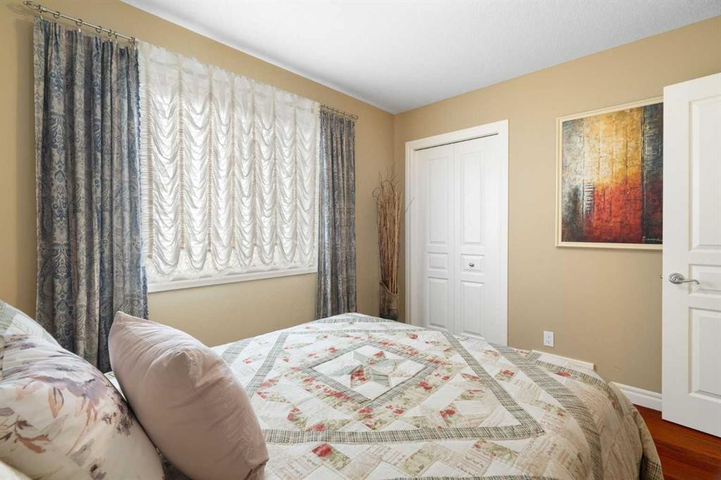 40 Bridleridge Lane Sw, Calgary, AB - Indoor Photo Showing Bedroom