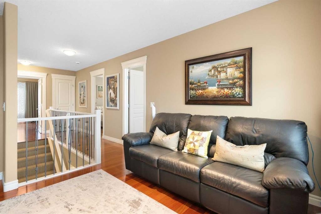 40 Bridleridge Lane Sw, Calgary, AB - Indoor Photo Showing Living Room
