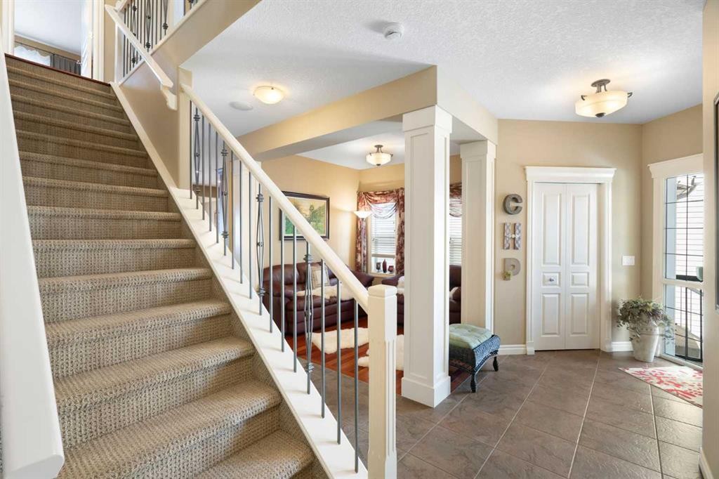 40 Bridleridge Lane Sw, Calgary, AB - Indoor Photo Showing Other Room