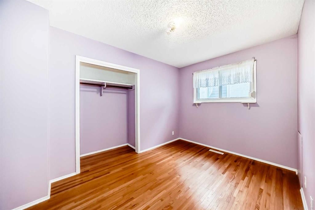 301 Whitney Crescent Se, Calgary, AB - Indoor Photo Showing Other Room