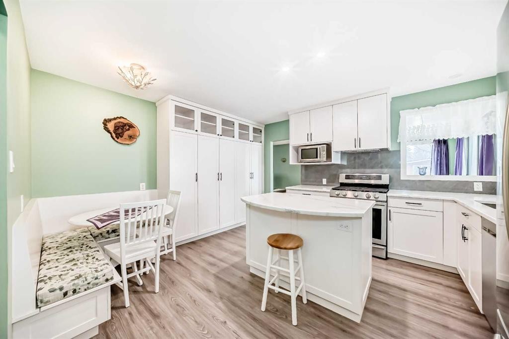 301 Whitney Crescent Se, Calgary, AB - Indoor Photo Showing Kitchen With Upgraded Kitchen