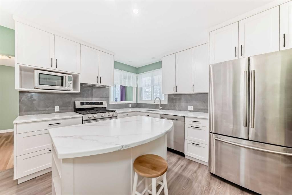 301 Whitney Crescent Se, Calgary, AB - Indoor Photo Showing Kitchen With Stainless Steel Kitchen With Upgraded Kitchen