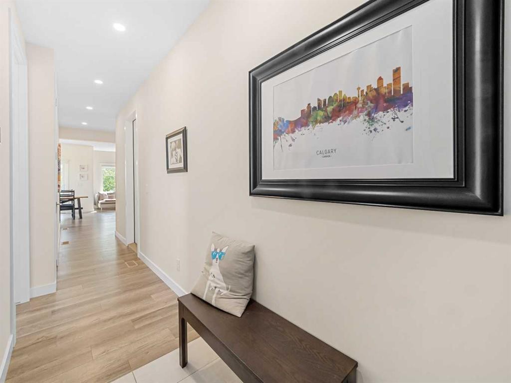 130 Crestridge Common Sw, Calgary, AB - Indoor Photo Showing Other Room