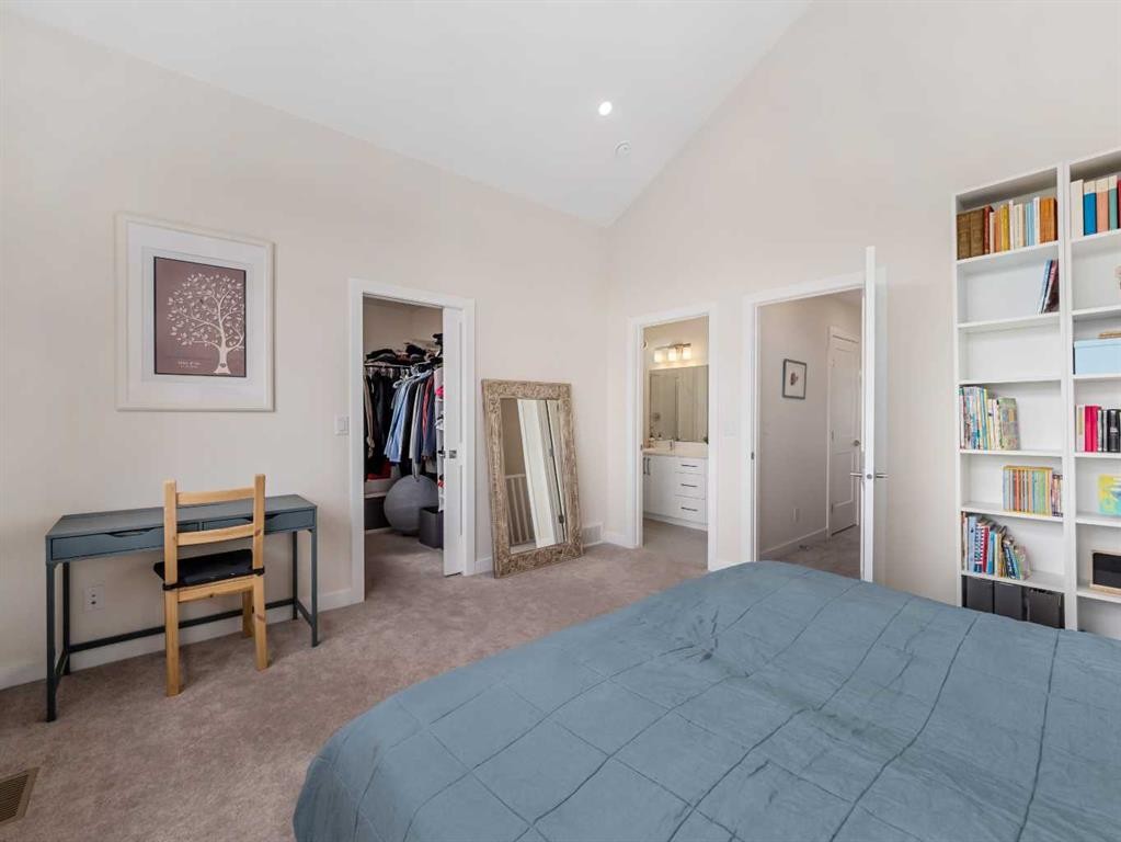 130 Crestridge Common Sw, Calgary, AB - Indoor Photo Showing Bedroom