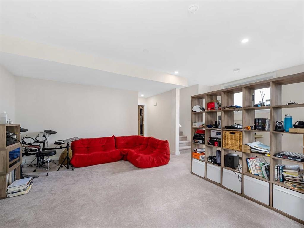 130 Crestridge Common Sw, Calgary, AB - Indoor