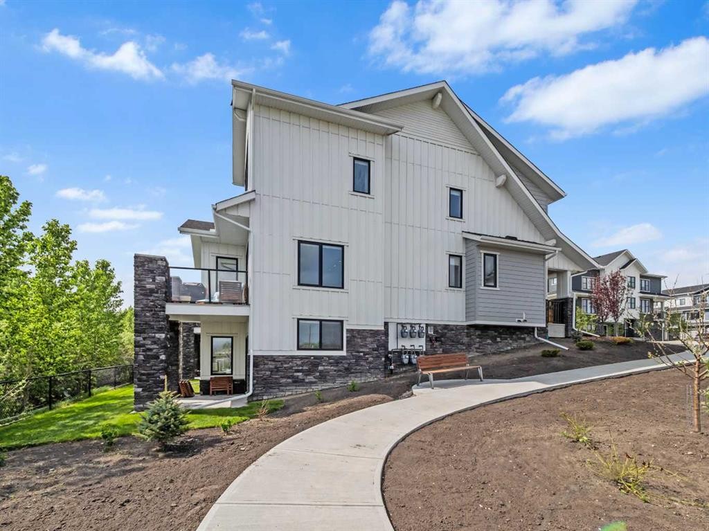 130 Crestridge Common Sw, Calgary, AB - Outdoor