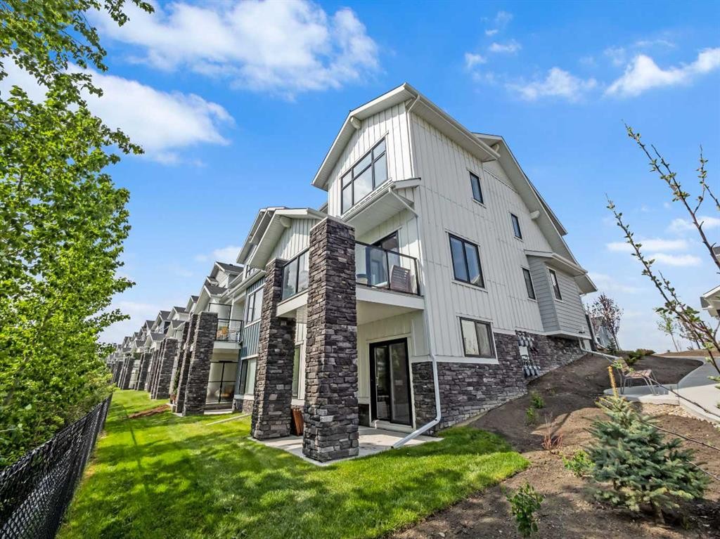130 Crestridge Common Sw, Calgary, AB - Outdoor