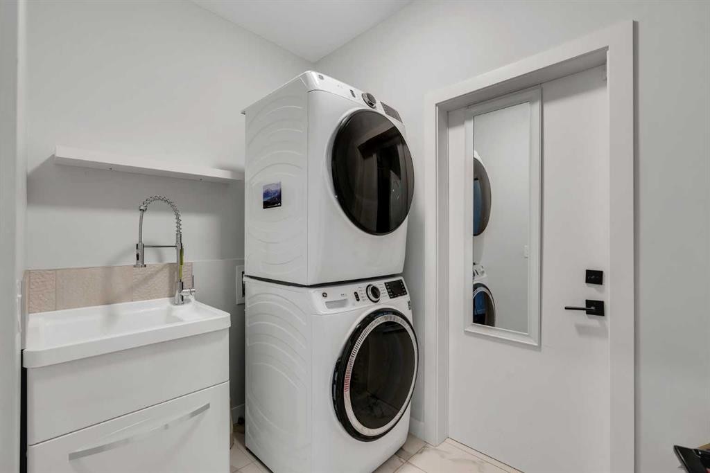 143 Cranfield Circle Se, Calgary, AB - Indoor Photo Showing Laundry Room