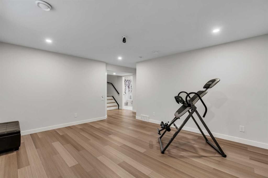 143 Cranfield Circle Se, Calgary, AB - Indoor