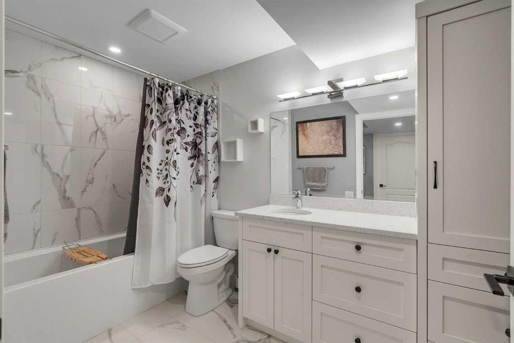 143 Cranfield Circle Se, Calgary, AB - Indoor Photo Showing Bathroom