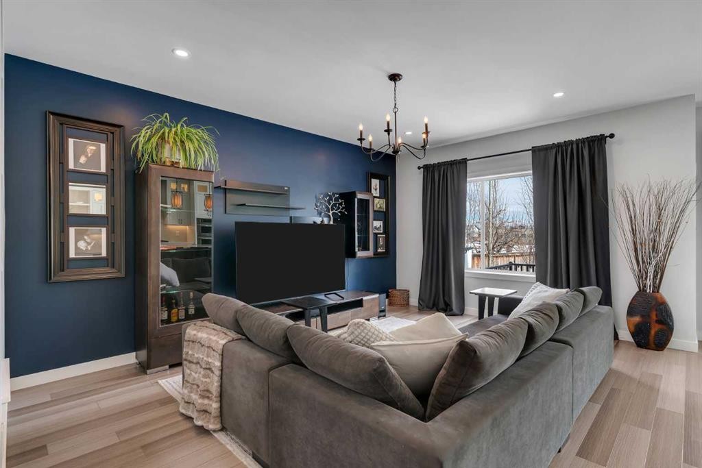 143 Cranfield Circle Se, Calgary, AB - Indoor Photo Showing Living Room