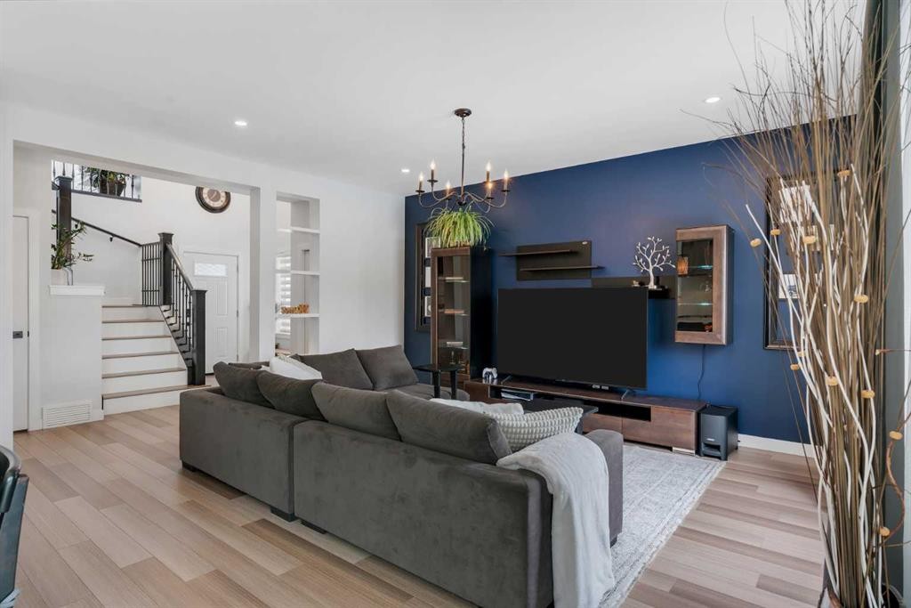 143 Cranfield Circle Se, Calgary, AB - Indoor Photo Showing Living Room