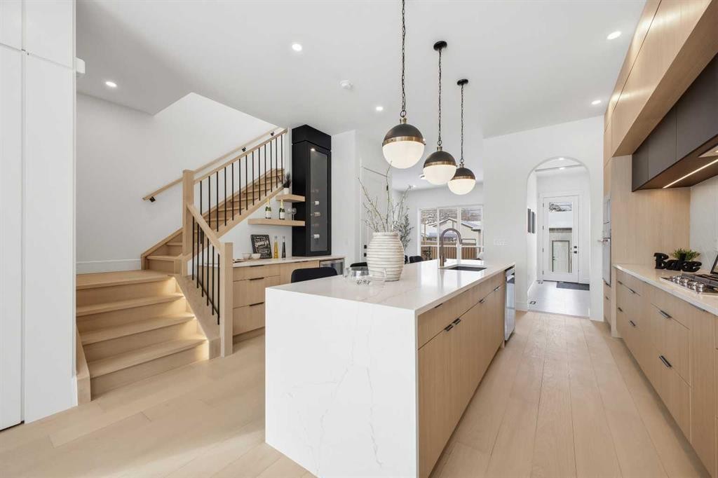 2105 7 Street Ne, Calgary, AB - Indoor Photo Showing Kitchen With Upgraded Kitchen