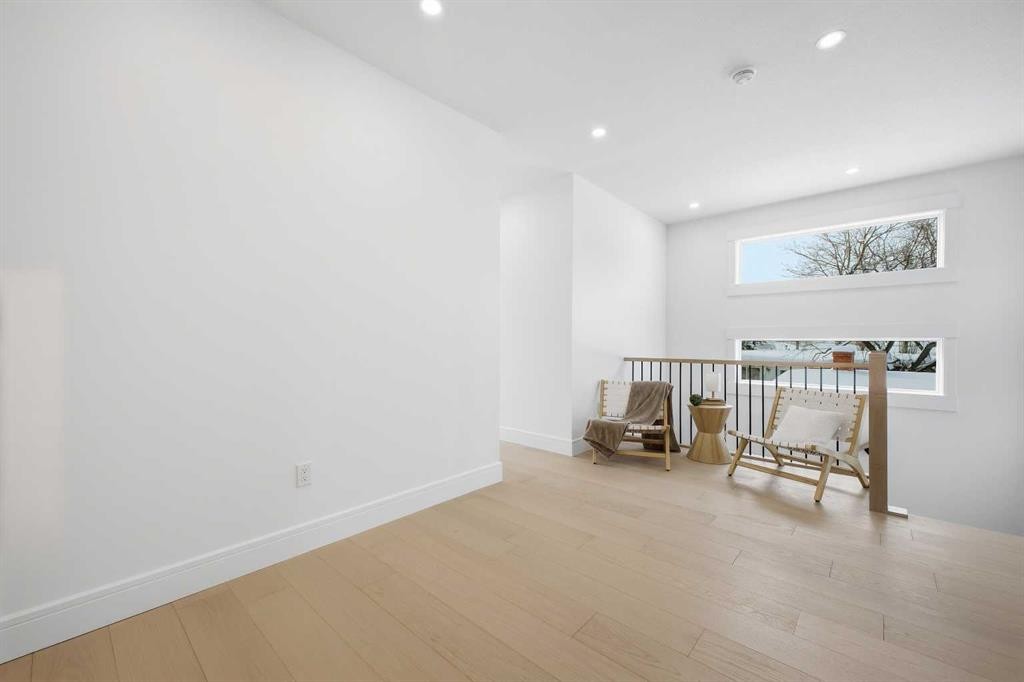 2105 7 Street Ne, Calgary, AB - Indoor Photo Showing Other Room