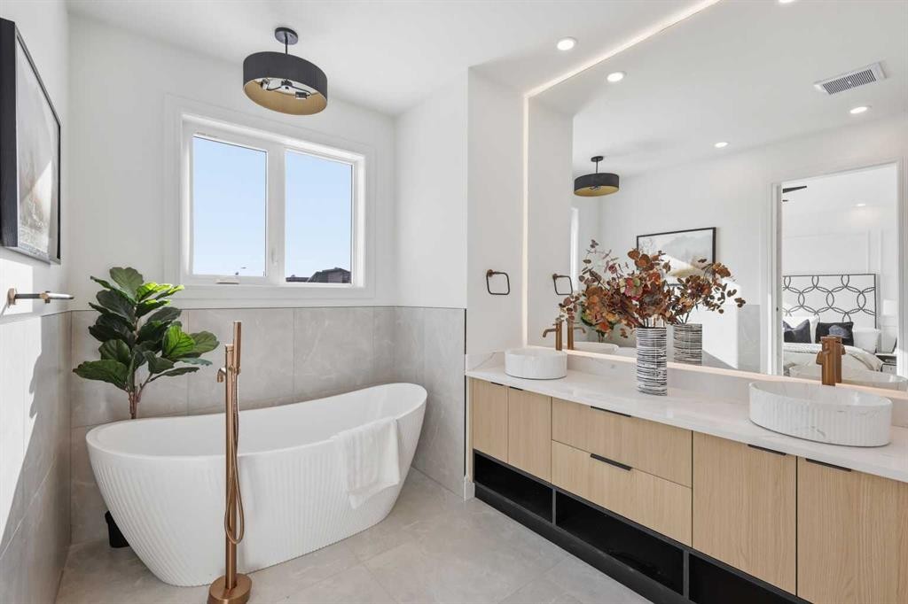 2105 7 Street Ne, Calgary, AB - Indoor Photo Showing Bathroom