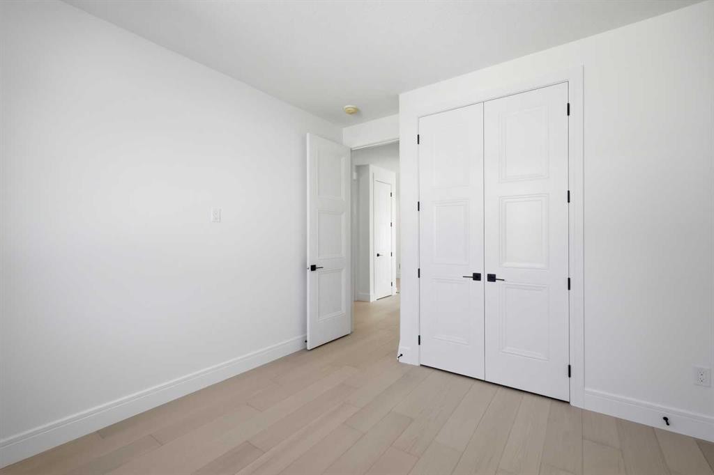 2105 7 Street Ne, Calgary, AB - Indoor Photo Showing Other Room