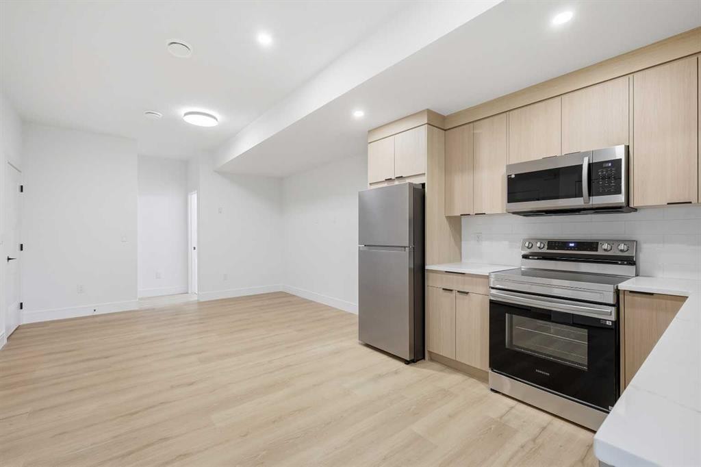 2105 7 Street Ne, Calgary, AB - Indoor Photo Showing Kitchen With Stainless Steel Kitchen
