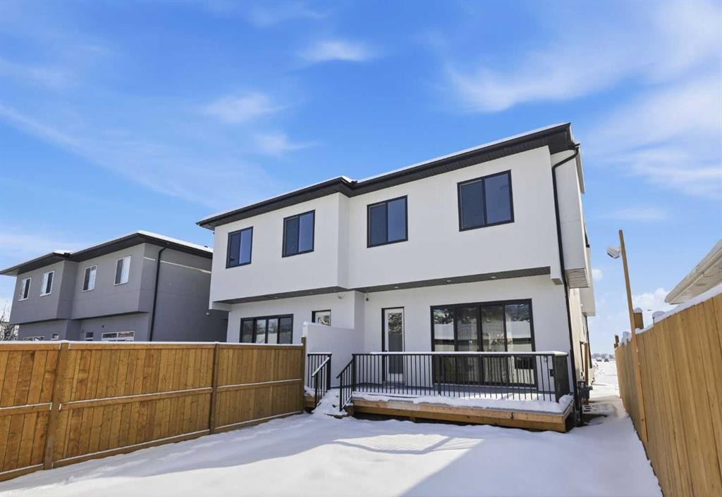 2105 7 Street Ne, Calgary, AB - Outdoor