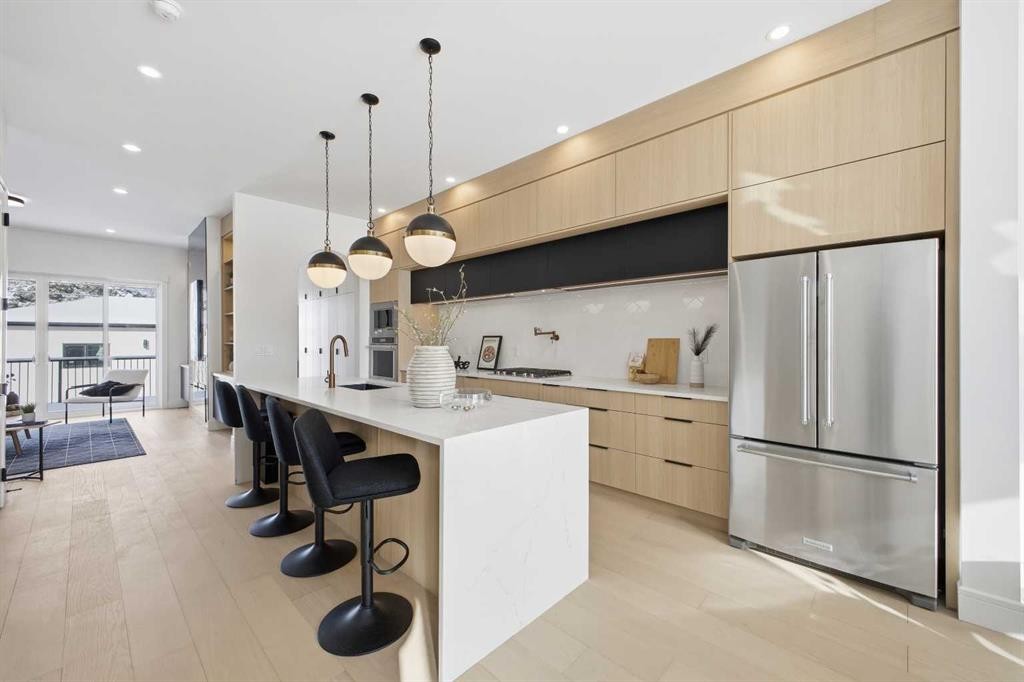 2105 7 Street Ne, Calgary, AB - Indoor Photo Showing Kitchen With Upgraded Kitchen