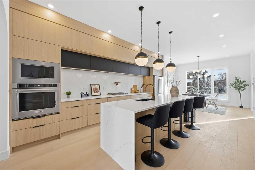 2105 7 Street Ne, Calgary, AB - Indoor Photo Showing Kitchen With Upgraded Kitchen