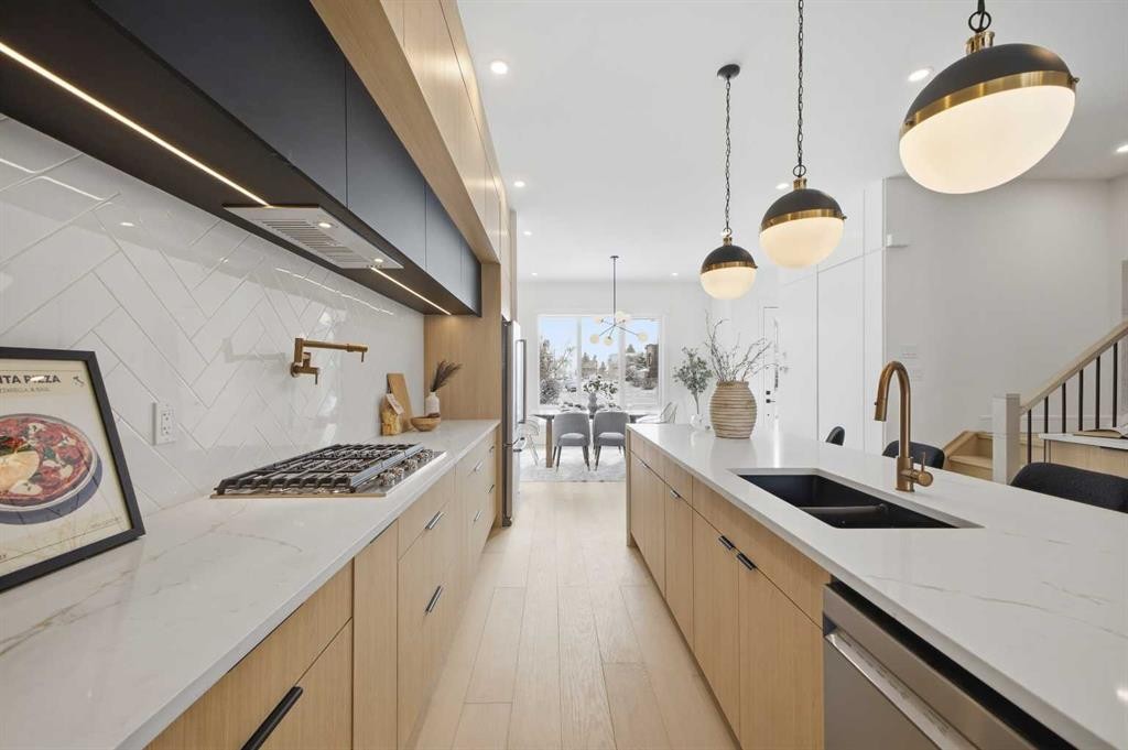 2105 7 Street Ne, Calgary, AB - Indoor Photo Showing Kitchen With Double Sink With Upgraded Kitchen