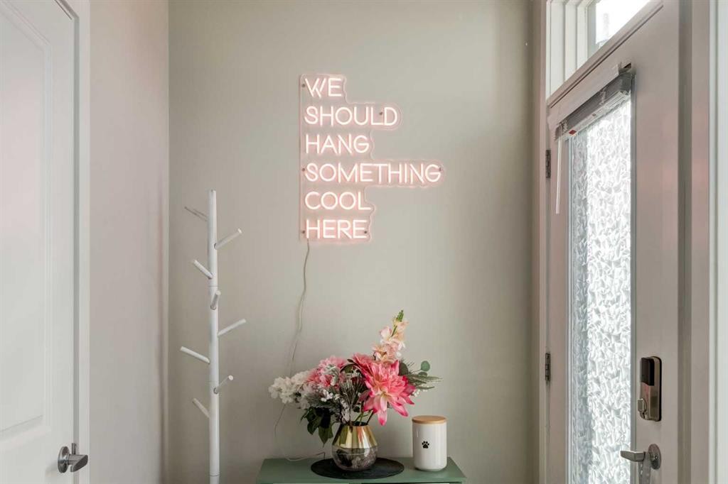 212 Crestbrook Common Sw, Calgary, AB - Indoor Photo Showing Other Room