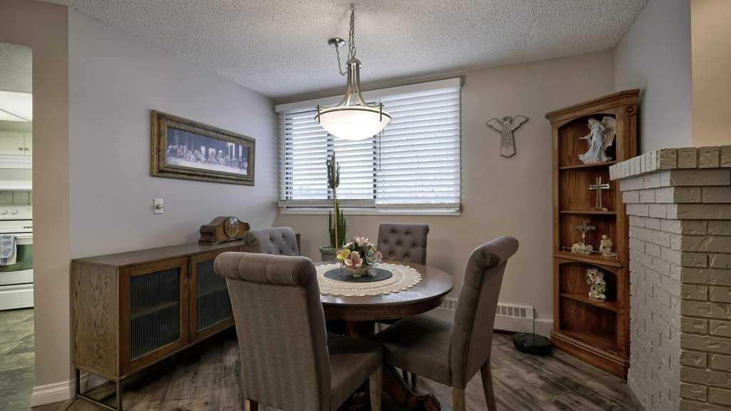324-2425 90 Avenue Sw, Calgary, AB - Indoor Photo Showing Dining Room