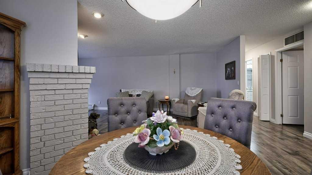 324-2425 90 Avenue Sw, Calgary, AB - Indoor Photo Showing Dining Room