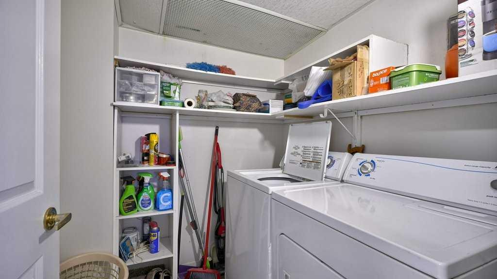 324-2425 90 Avenue Sw, Calgary, AB - Indoor Photo Showing Laundry Room