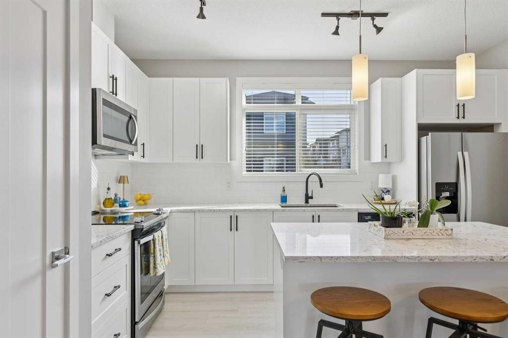 78 Sage Bluff Circle Nw, Calgary, AB - Indoor Photo Showing Kitchen With Upgraded Kitchen