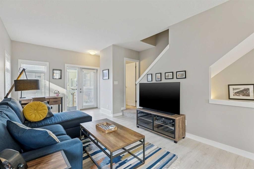 78 Sage Bluff Circle Nw, Calgary, AB - Indoor Photo Showing Living Room