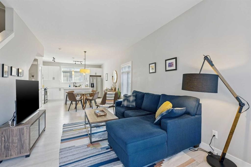 78 Sage Bluff Circle Nw, Calgary, AB - Indoor Photo Showing Living Room