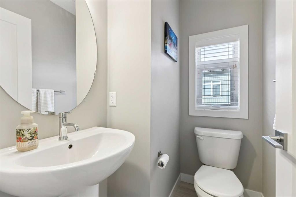 78 Sage Bluff Circle Nw, Calgary, AB - Indoor Photo Showing Bathroom