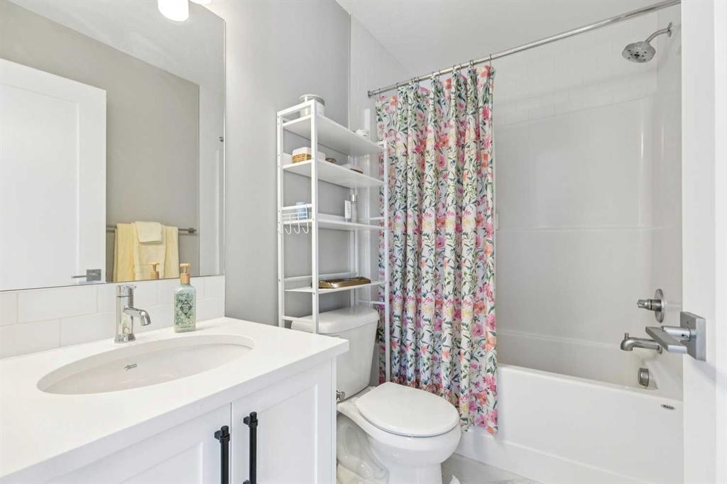 78 Sage Bluff Circle Nw, Calgary, AB - Indoor Photo Showing Bathroom