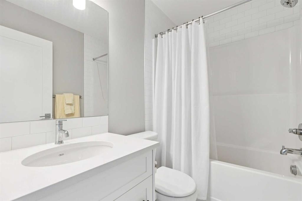 78 Sage Bluff Circle Nw, Calgary, AB - Indoor Photo Showing Bathroom