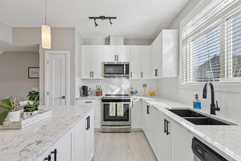 78 Sage Bluff Circle Nw, Calgary, AB - Indoor Photo Showing Kitchen With Double Sink With Upgraded Kitchen