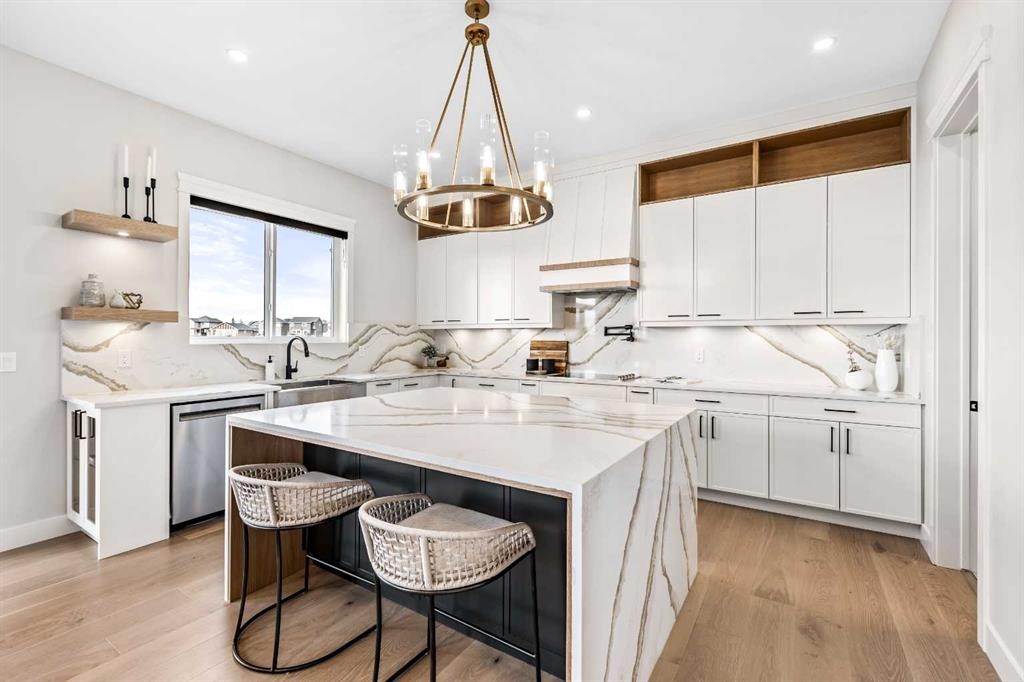 112 South Shore View, Chestermere, AB - Indoor Photo Showing Kitchen With Upgraded Kitchen