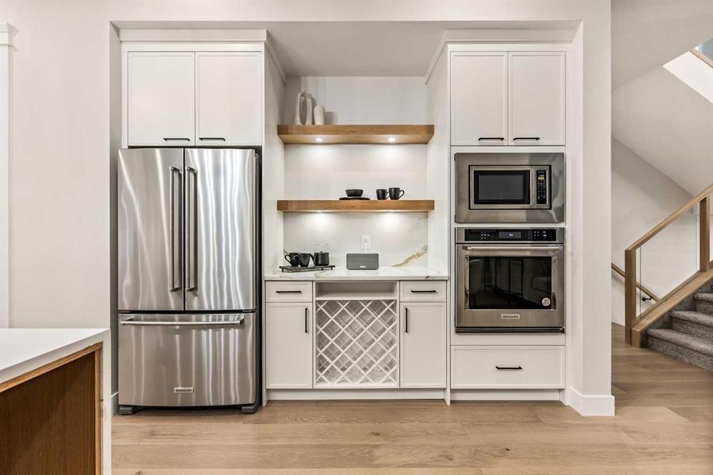 112 South Shore View, Chestermere, AB - Indoor Photo Showing Kitchen