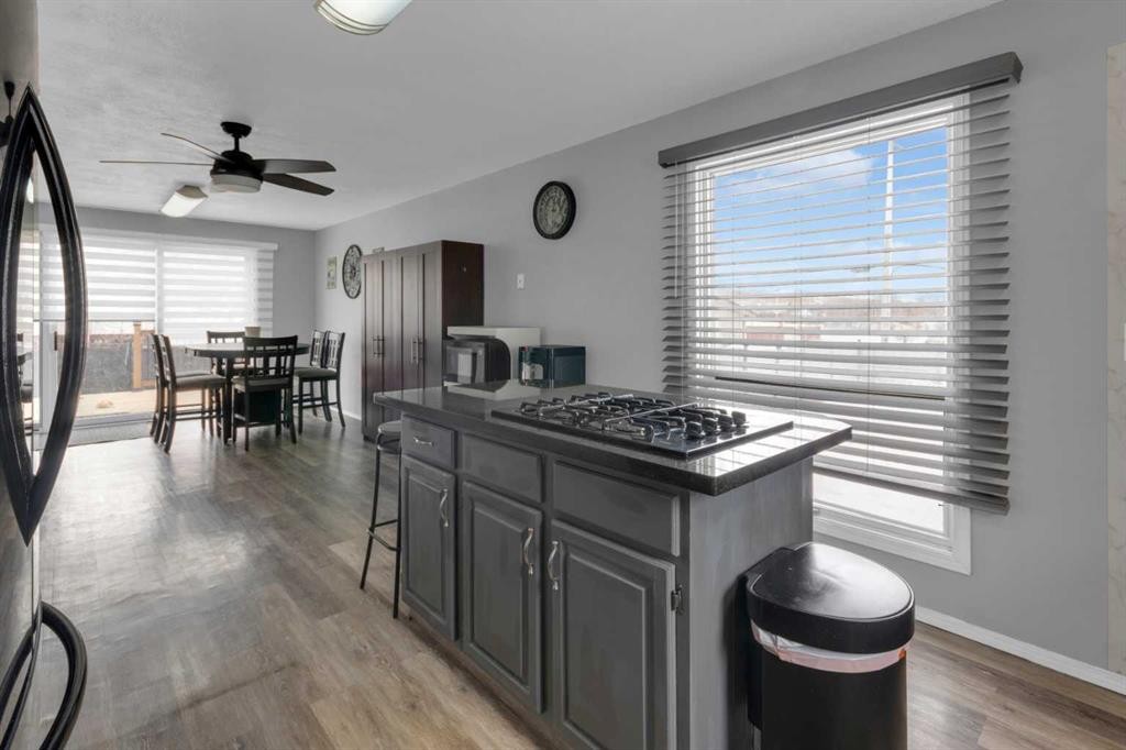 415 Bruce Avenue, Carbon, AB