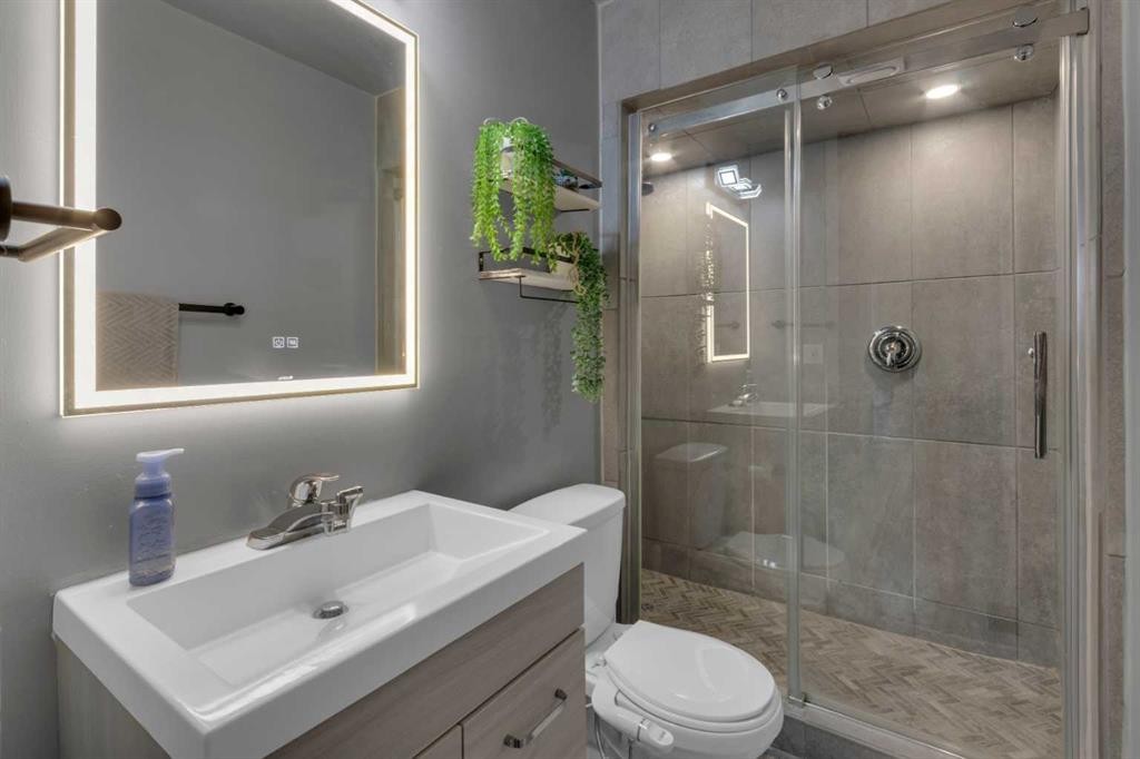 415 Bruce Avenue, Carbon, AB