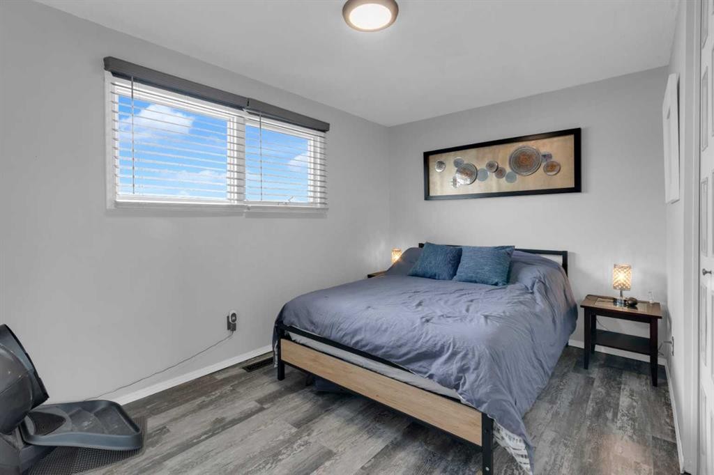 415 Bruce Avenue, Carbon, AB